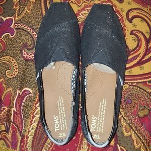 Toms
